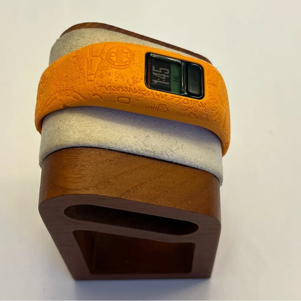 Garmin‎ Vivofit Jr.2 (wall-e theme, new batteries, kids smart watch)